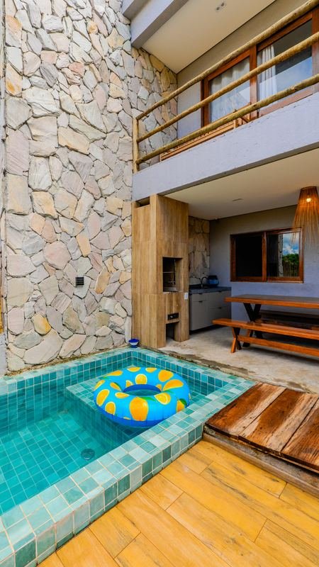 Piscina e área gourmet
